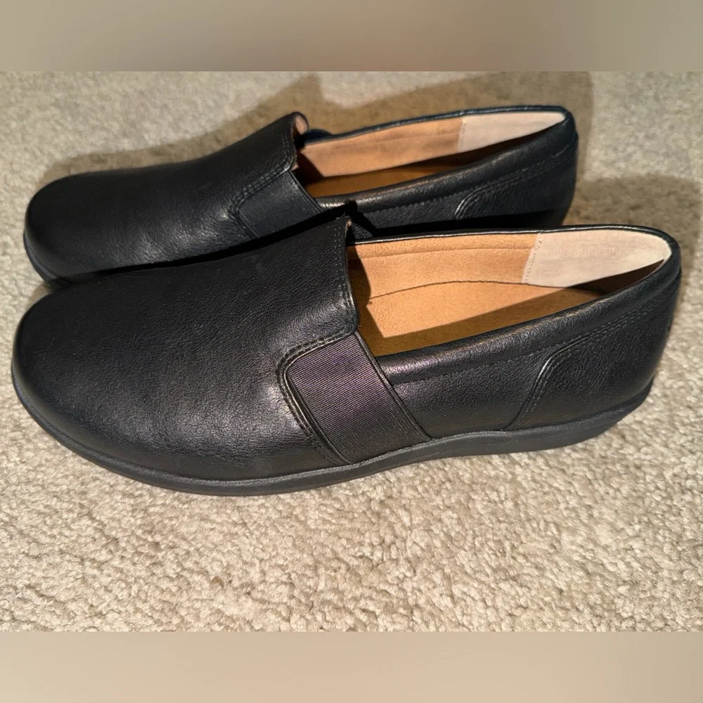 Vionic Magnolia Gianna Black Leather Slip-On Flats Size 6